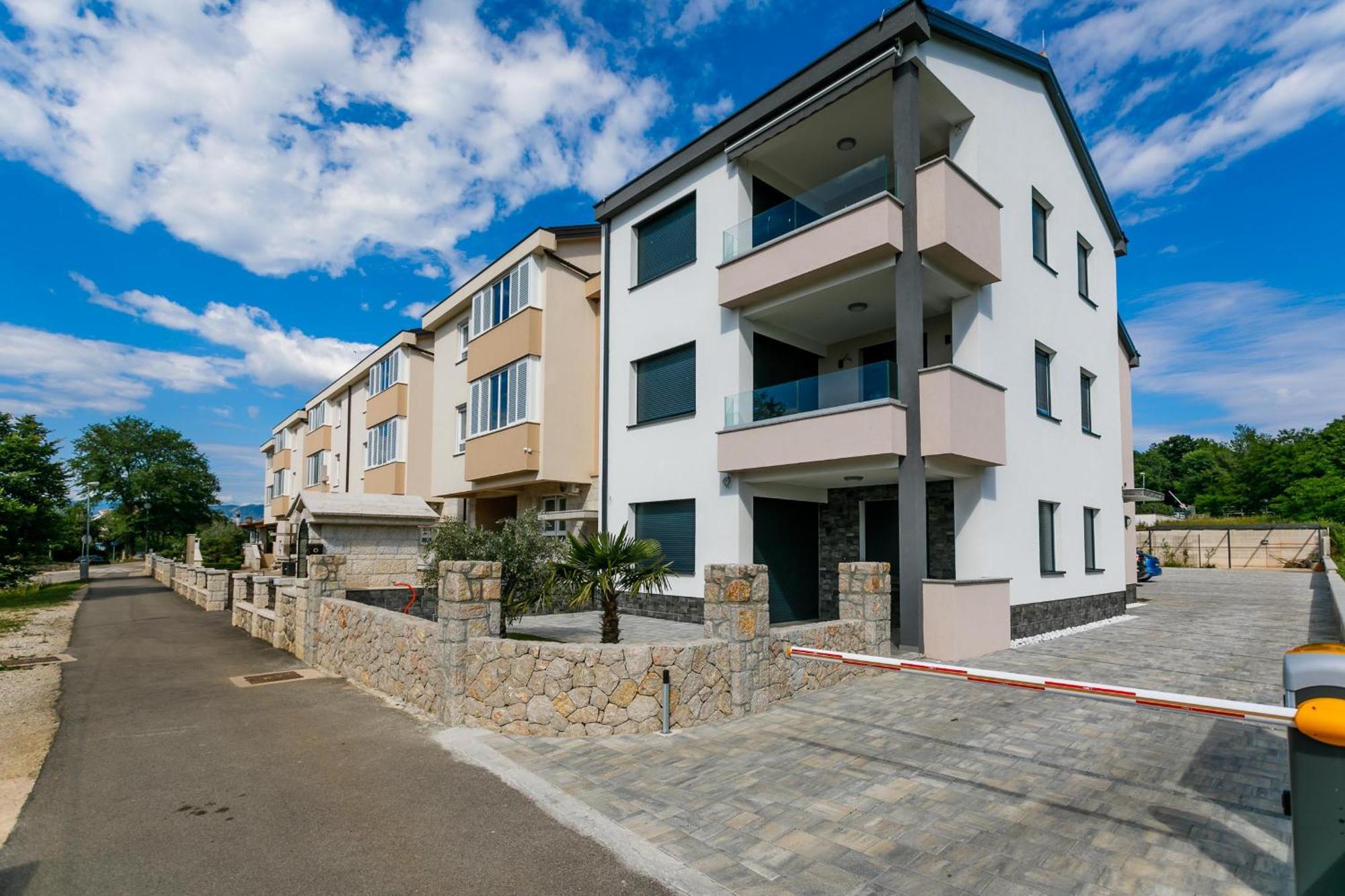 Apartamento 2A Partment Rukavina Njivice Exterior foto